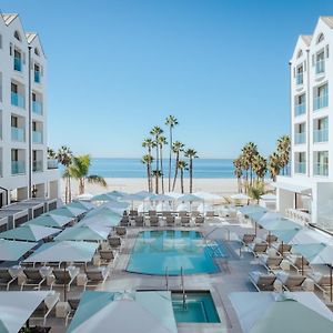 The 720 King Room Pool View